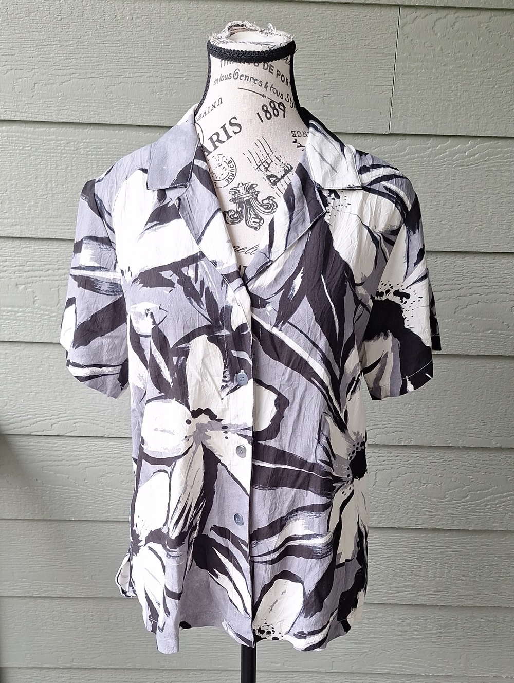 Jam's World Lily Moon Floral Buttondown Hawaiian Shirt Black Gray & White Size M